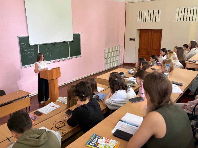Знайомство першокурсників з практичним психологом психологічної служби університету